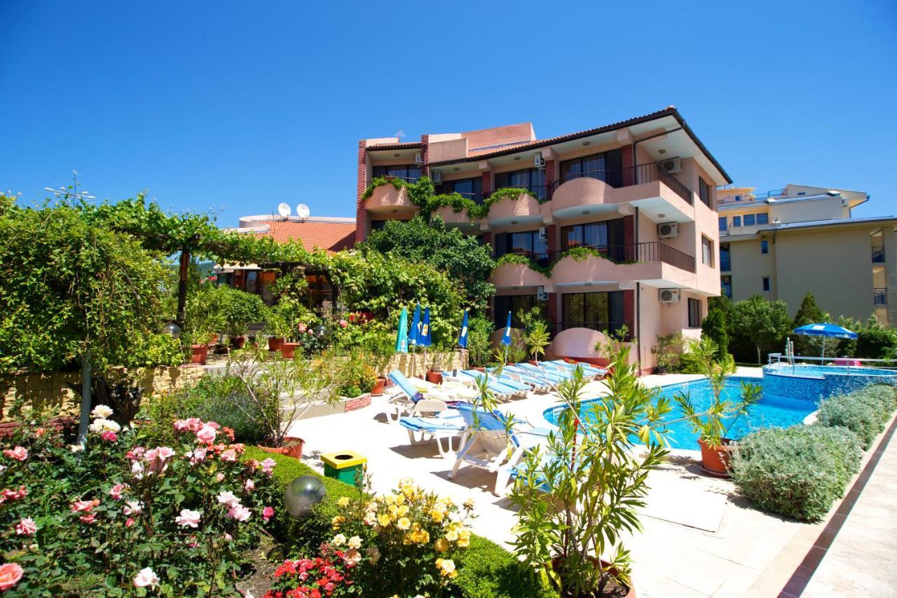 Family Hotel Rainbow Sveti Vlas Bagian luar foto