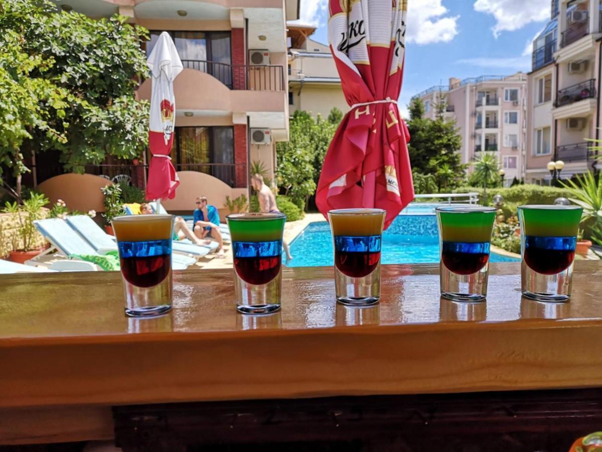 Family Hotel Rainbow Sveti Vlas Bagian luar foto