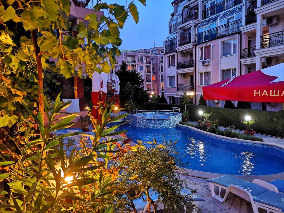 Family Hotel Rainbow Sveti Vlas Bagian luar foto