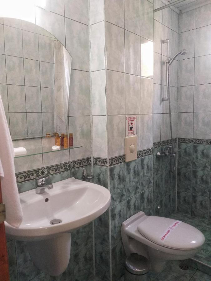 Family Hotel Rainbow Sveti Vlas Bagian luar foto