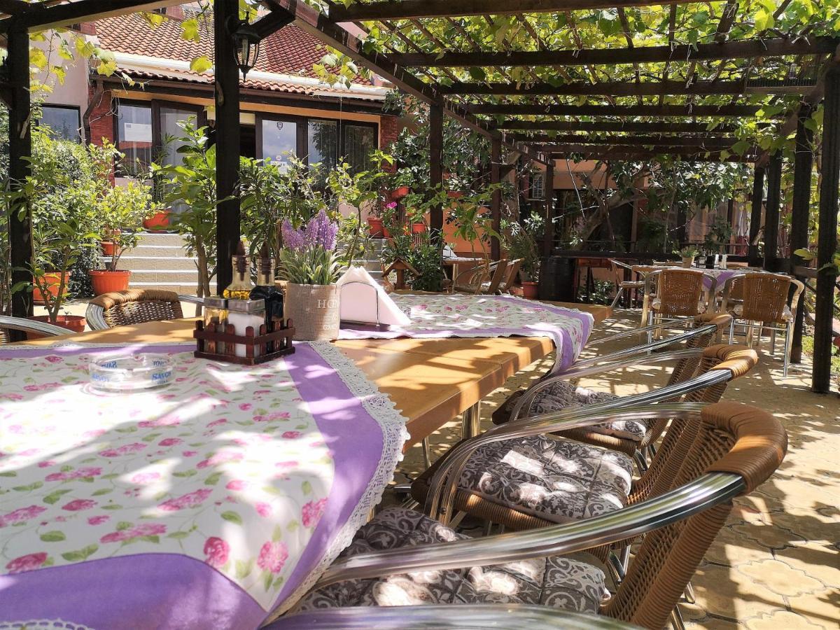 Family Hotel Rainbow Sveti Vlas Bagian luar foto