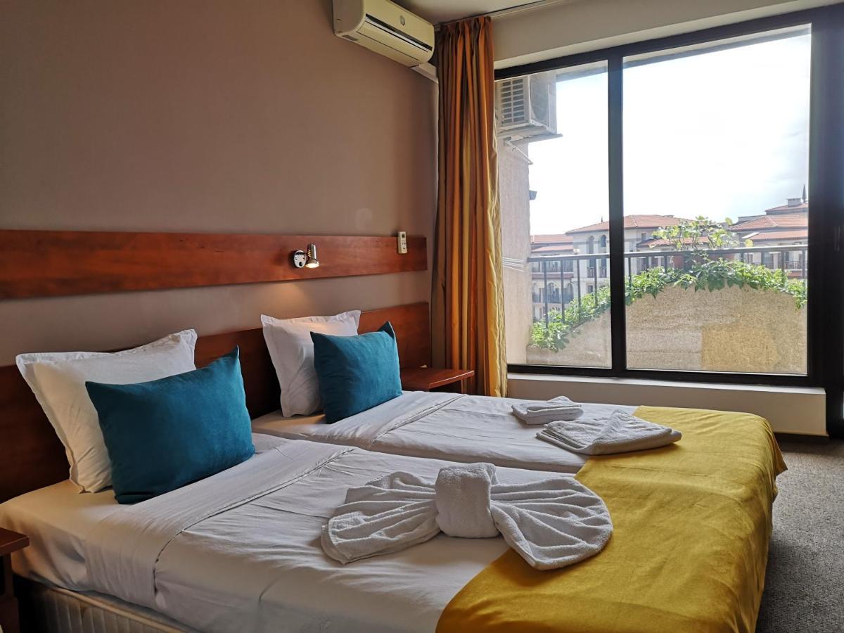 Family Hotel Rainbow Sveti Vlas Bagian luar foto