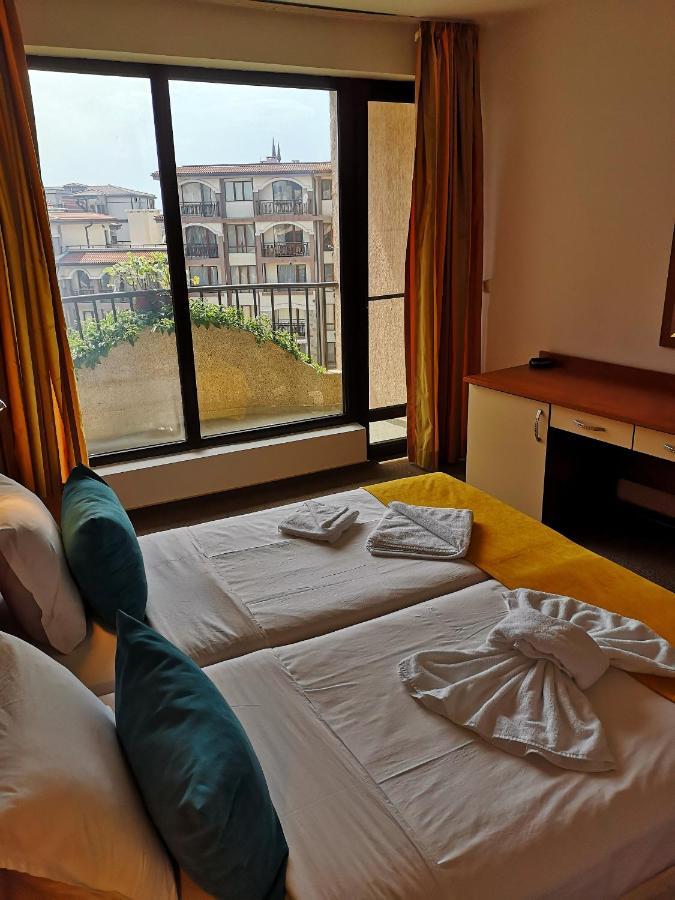 Family Hotel Rainbow Sveti Vlas Bagian luar foto